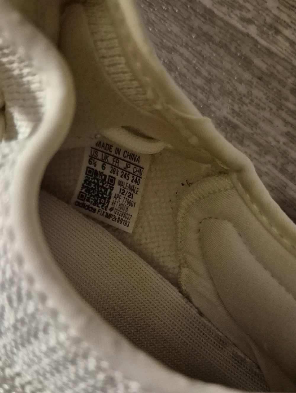 White Yeezy - Picture 4 of 4